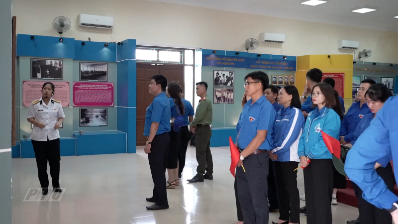 Hành trình “Tuổi trẻ Quảng Ngãi vì biển, đảo quê hương” tại Vùng 3 Hải quân