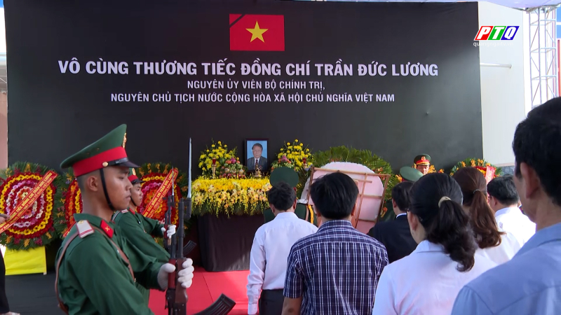 Lễ viếng Nguyên Chủ tịch nước Trần Đức Lương tại thị xã Đức Phổ 