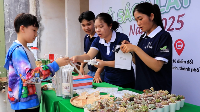  “Đổi sách lấy cây” – Gieo tri thức, ươm mầm xanh cho tương lai