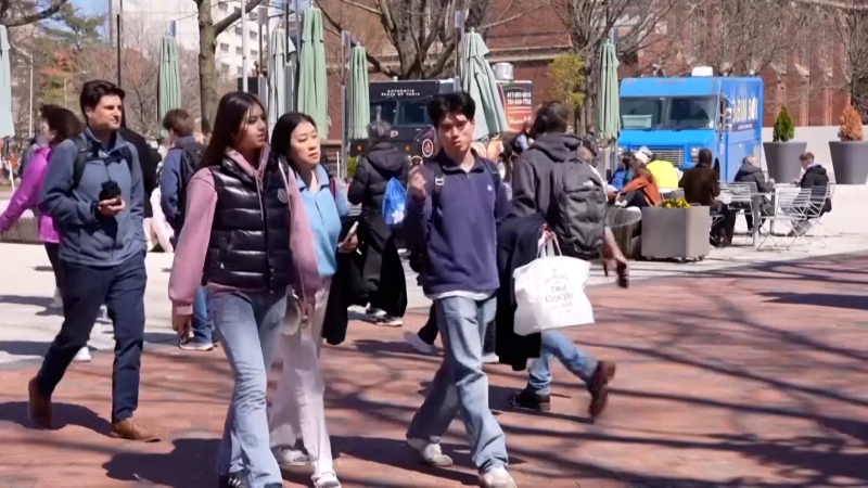 Tổng thống Mỹ muốn đại học Harvard công khai thông tin sinh viên quốc tế