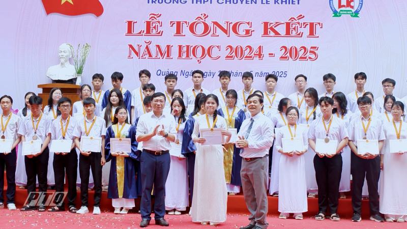 Trường THPT Chuyên Lê Khiết tổng kết năm học 2024 - 2025