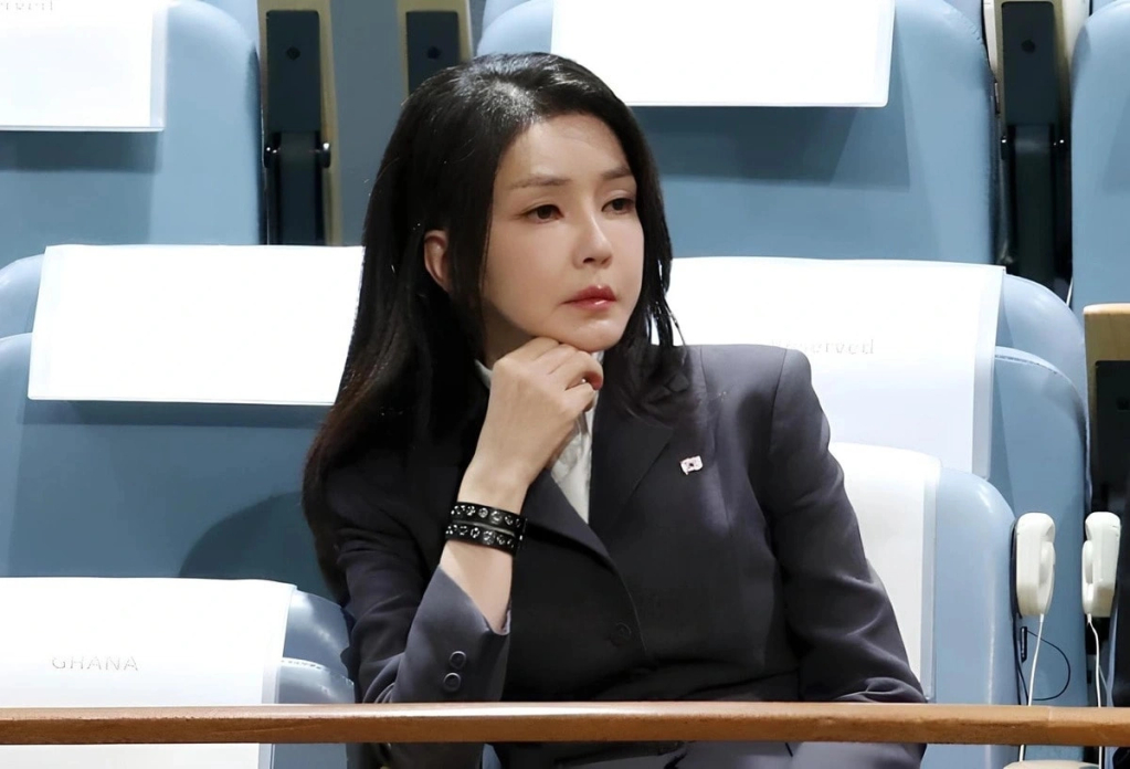kim,keon,hee,1750758063,3883,1750758267,13420125.jpg