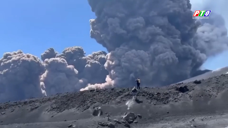 Núi lửa Etna tiếp tục phun trào