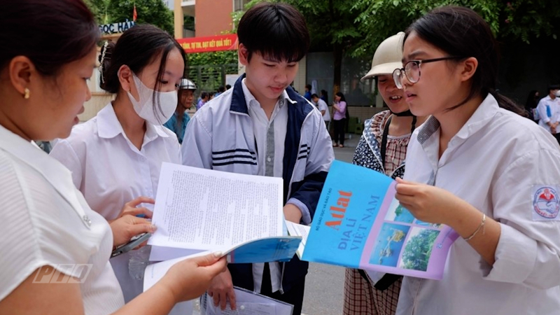 Bỏ quy định cho mang Atlat vào phòng thi tốt nghiệp THPT