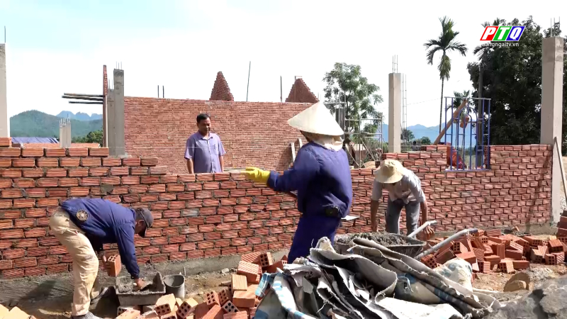 Trà Bồng đẩy nhanh tiến độ xóa nhà tạm, nhà dột nát