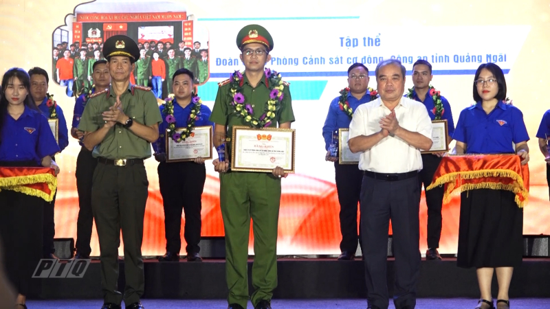 Tuyên dương điển hình trong phong trào “Toàn dân bảo vệ an ninh Tổ quốc”