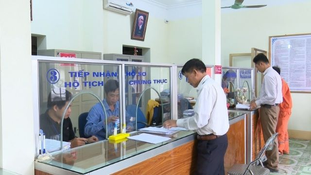 Yêu cầu công chức xã có bằng đại học trở lên