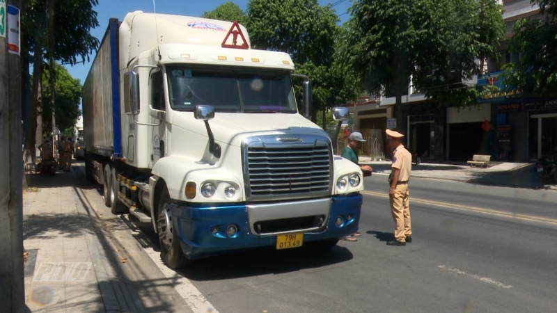 Tước giấy phép kinh doanh, thu hồi phù hiệu gần 100 xe vi phạm ở Quảng Ngãi