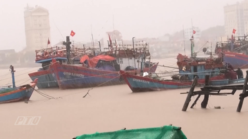 Quảng Bình kịp thời cứu tàu cá bị đắm trong mưa bão