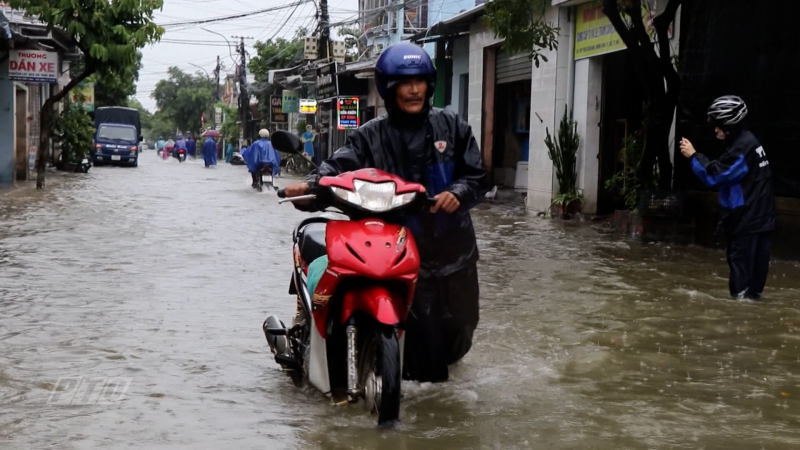 Thủy điện xả lũ làm nhiều khu vực thành phố Huế bị ngập 