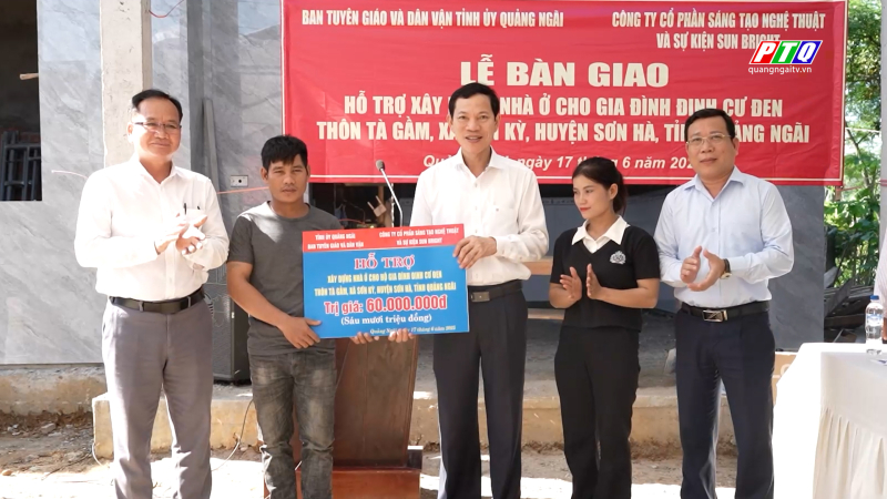 Bàn giao 02 ngôi nhà cho hộ nghèo