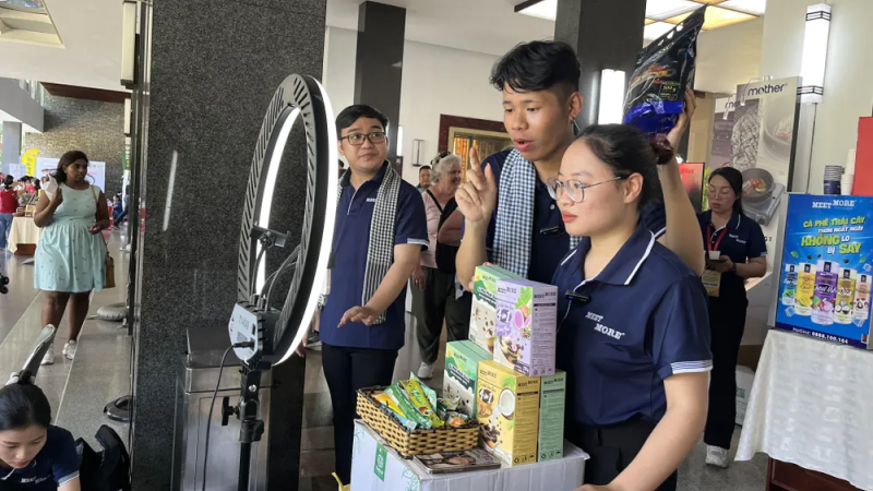 Bộ trưởng Bộ Công thương: Sẽ siết livestream bán hàng online