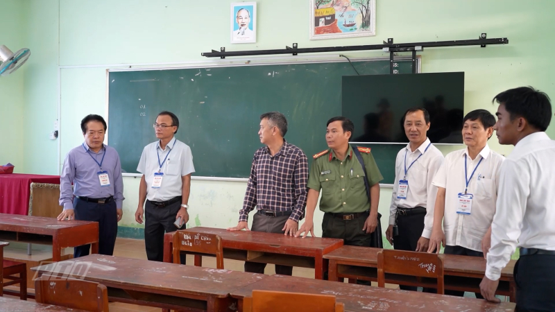 Phó Chủ tịch UBND tỉnh Võ Phiên kiểm tra công tác chuẩn bị thi tốt nghiệp THPT 2025