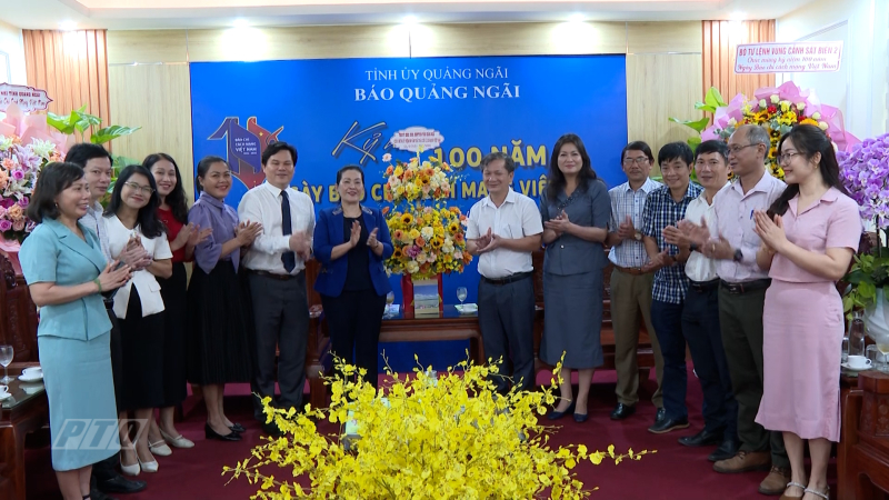 Phó Bí thư Tỉnh ủy Đinh Thị Hồng Minh thăm, chúc mừng Ngày Báo chí Cách mạng Việt Nam 