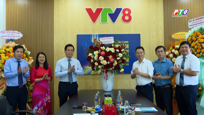 Chủ tịch UBND tỉnh Nguyễn Hoàng Giang thăm, chúc mừng các cơ quan báo chí tại Đà Nẵng