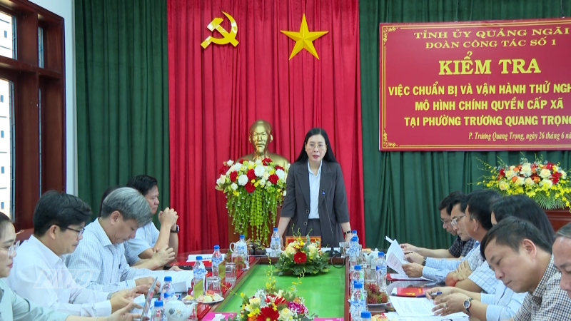 Ủy viên Trung ương Đảng, Bí thư Tỉnh ủy, Chủ tịch HĐND tỉnh Bùi Thị Quỳnh Vân, Trưởng Đoàn công tác số 01 của Ban Thường vụ Tỉnh ủy đã đi kiểm tra việc vận hành thử nghiệm tại TP. Quảng Ngãi.