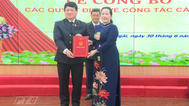 Tòa án Nhân dân tỉnh Quảng Ngãi công bố và trao các quyết định bổ nhiệm