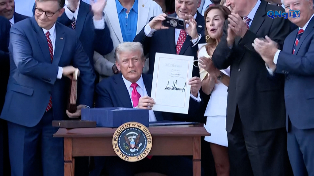 Tổng thống Mỹ Donald Trump công bố đạo luật chi tiêu và thuế quy mô lớn sau khi ký ban hành, tại Nhà Trắng, ngày 4/7/2025