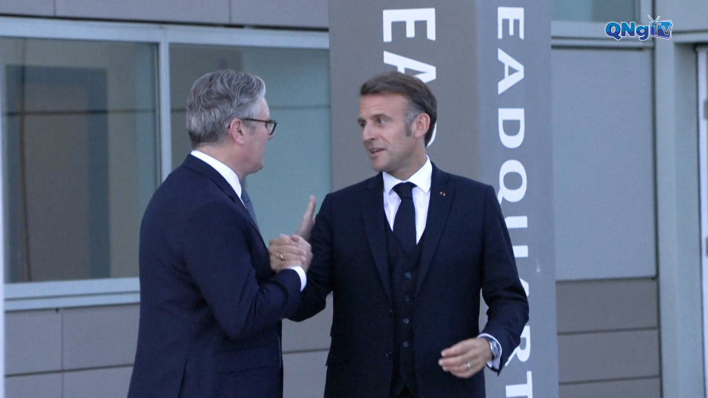 Thủ tướng Anh Keir Starmer (trái) trong cuộc gặp Tổng thống Pháp Emmanuel Macron tại London