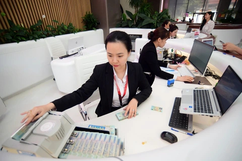 Ngân hàng Nhà nước cho biết sẽ đánh giá kỹ lưỡng và báo cáo Chính phủ lộ trình bỏ room tín dụng - Ảnh minh họa: QUANG ĐỊNH