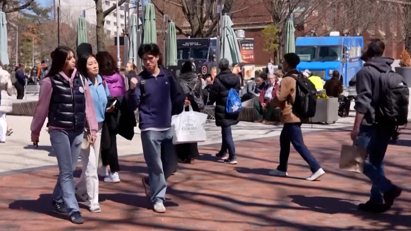 Đại học Harvard có nguy cơ bị cắt giảm toàn bộ quỹ tài trợ liên bang