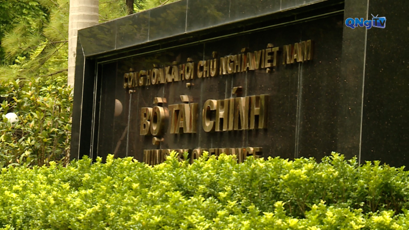 Gần 50 khoản phí và lệ phí giảm 50%