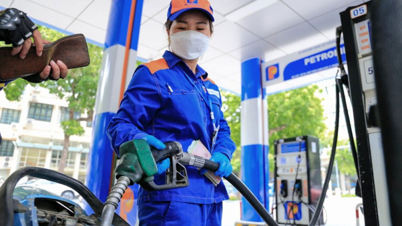   Giá xăng dầu giảm mạnh