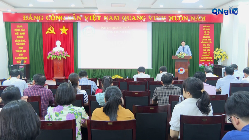Khai giảng lớp trung cấp lý luận chính trị hệ không tập trung