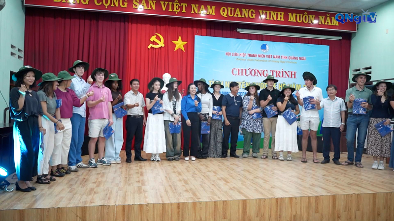 Giao lưu tình nguyện quốc tế hè tại xã Vạn Tường