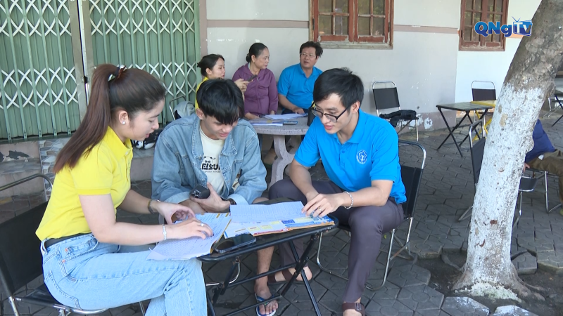 Ra quân vận động triển khai bảo hiểm xã hội, bảo hiểm y tế