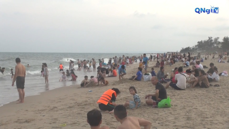 Du lịch ven biển Lâm Đồng thu hút đông du khách trong dịp hè