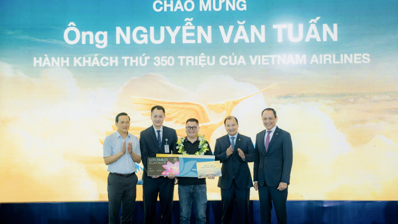 Vietnam Airlines đón hành khách thứ 350 triệu tại Huế