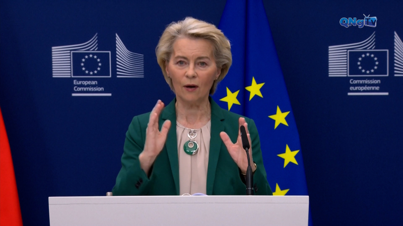 EU hoãn thực thi các biện pháp đáp trả thuế quan của Mỹ
