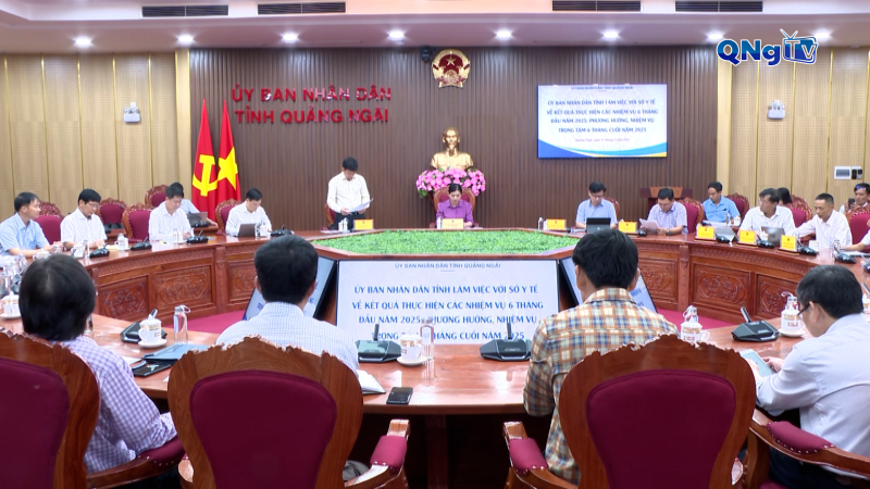 Phó Chủ tịch Thường trực UBND tỉnh Y Ngọc làm việc với Sở Y tế 