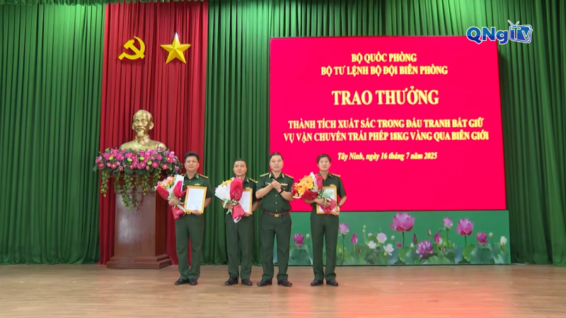 Khen thưởng lực lượng phá vụ vận chuyển 18kg vàng qua biên giới 