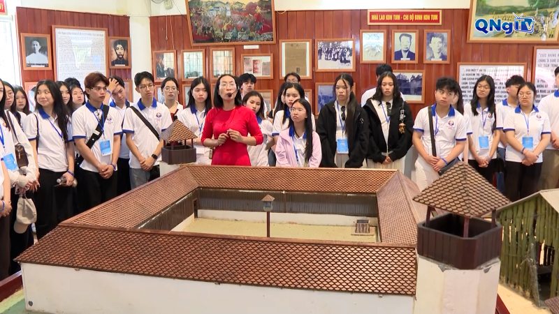 Đoàn trại hè Việt Nam thăm Khu Di tích lịch sử Ngục Kon Tum