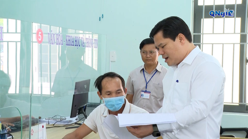 Phó Chủ tịch UBND tỉnh Trần Phước Hiền kiểm tra Trung tâm Phục vụ Hành chính công phường Sa Huỳnh