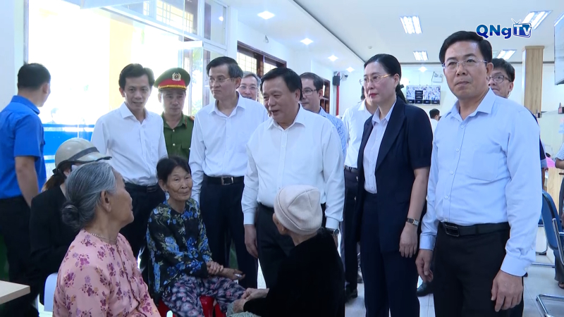 Ủy viên Bộ Chính trị Nguyễn Xuân Thắng thăm và kiểm tra Trung tâm Phục vụ Hành chính công xã Tư Nghĩa