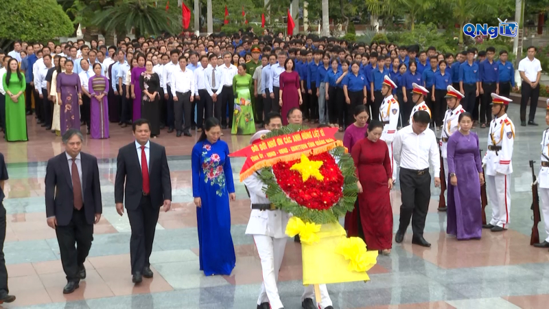 Lãnh đạo tỉnh viếng Nghĩa trang liệt sĩ nhân 78 năm Ngày Thương binh - Liệt sĩ