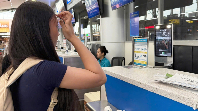 24.000 lượt dùng VNeID làm thủ tục “không chạm” tại sân bay
