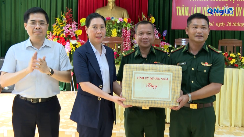 Lãnh đạo tỉnh thăm, động viên cán bộ, chiến sĩ Đồn Biên phòng Hồ Le