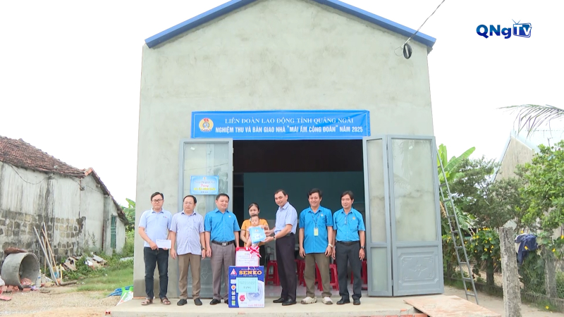 Liên đoàn Lao động tỉnh bàn giao mái ấm công đoàn