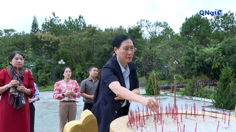 Bí thư Tỉnh ủy Bùi Thị Quỳnh Vân viếng Nghĩa trang Liệt sĩ xã Măng Đen và Di tích Chiến thắng Kon Braih