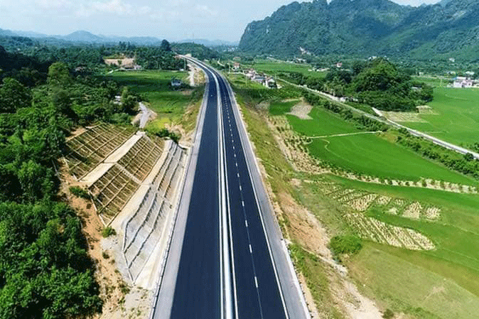 Thủ tướng Chính phủ Phạm Minh Chính yêu cầu đảm bảo hoàn thành mục tiêu 3.000 km đường bộ cao tốc vào cuối năm 2025