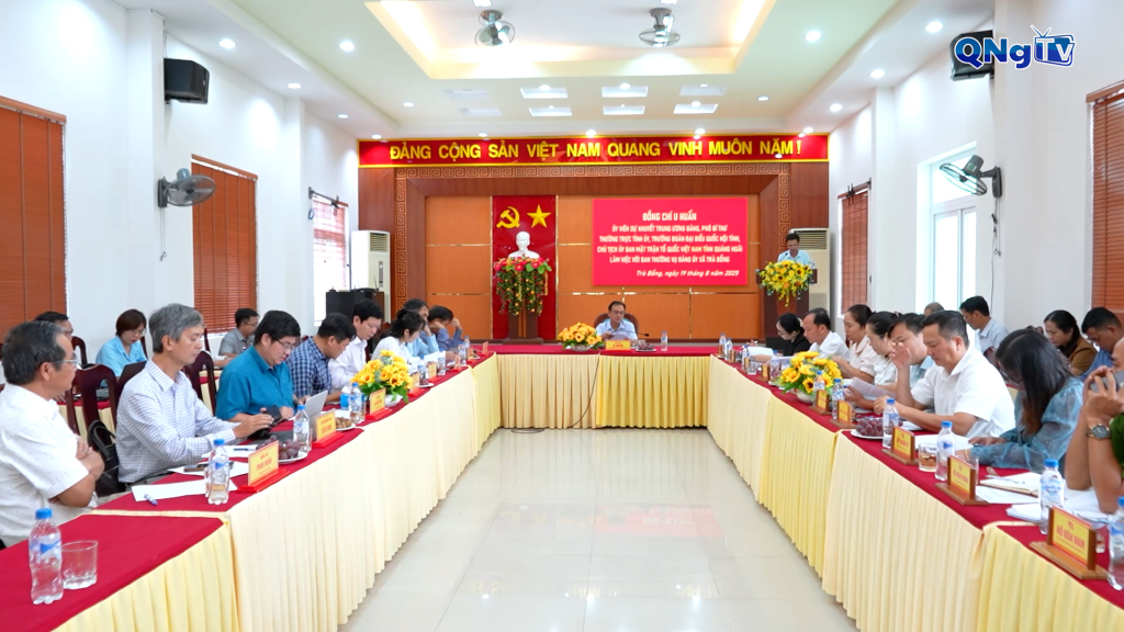 Uỷ viên dự khuyết Trung ương Đảng, Phó Bí thư Thường trực Tỉnh uỷ, Chủ tịch Uỷ ban MTTQ Việt Nam tỉnh, Trưởng Đoàn đại biểu Quốc hội tỉnh U Huấn làm việc với Ban Thường vụ Đảng uỷ xã Trà Bồng