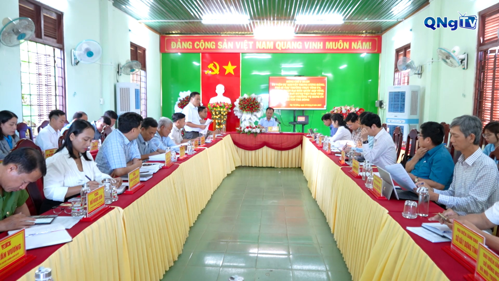 Uỷ viên dự khuyết Trung ương Đảng, Phó Bí thư Thường trực Tỉnh uỷ, Chủ tịch Uỷ ban MTTQ Việt Nam tỉnh, Trưởng Đoàn đại biểu Quốc hội tỉnh U Huấn làm việc với Ban Thường vụ Đảng uỷ xã Trà Bồng