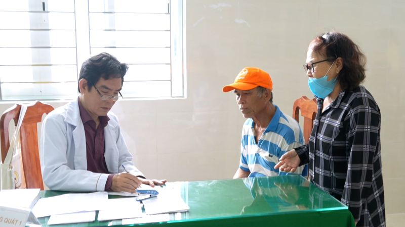 Bệnh viện Thiện Nhân Quảng Ngãi khám bệnh, cấp phát thuốc miễn phí cho người dân Lý Sơn