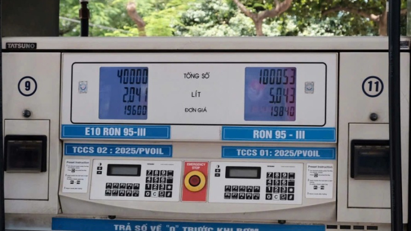 Xăng E10 ngày đầu mở bán trên thị trường