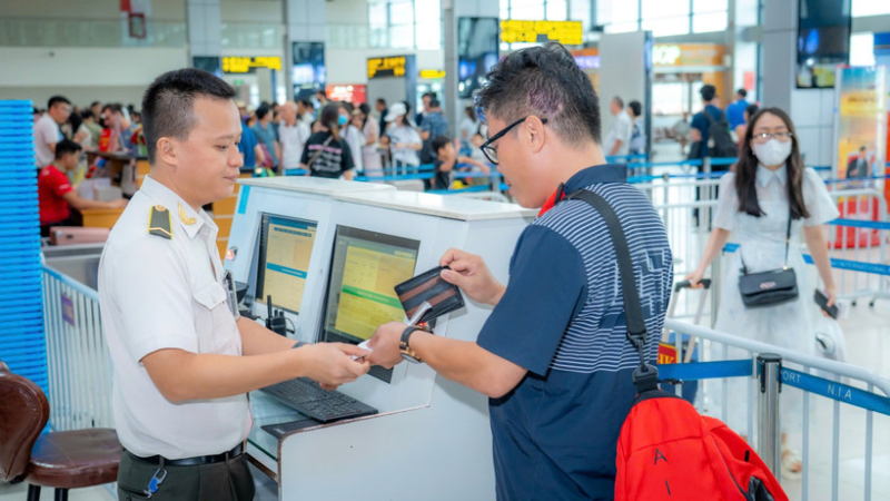 Đường bay Hà Nội – TP. Hồ Chí Minh vào top 10 đường bay nội địa bận rộn nhất thế giới 