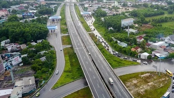 Khởi công thêm ba dự án đường cao tốc dài hơn 300km vào dịp 19/8 tới